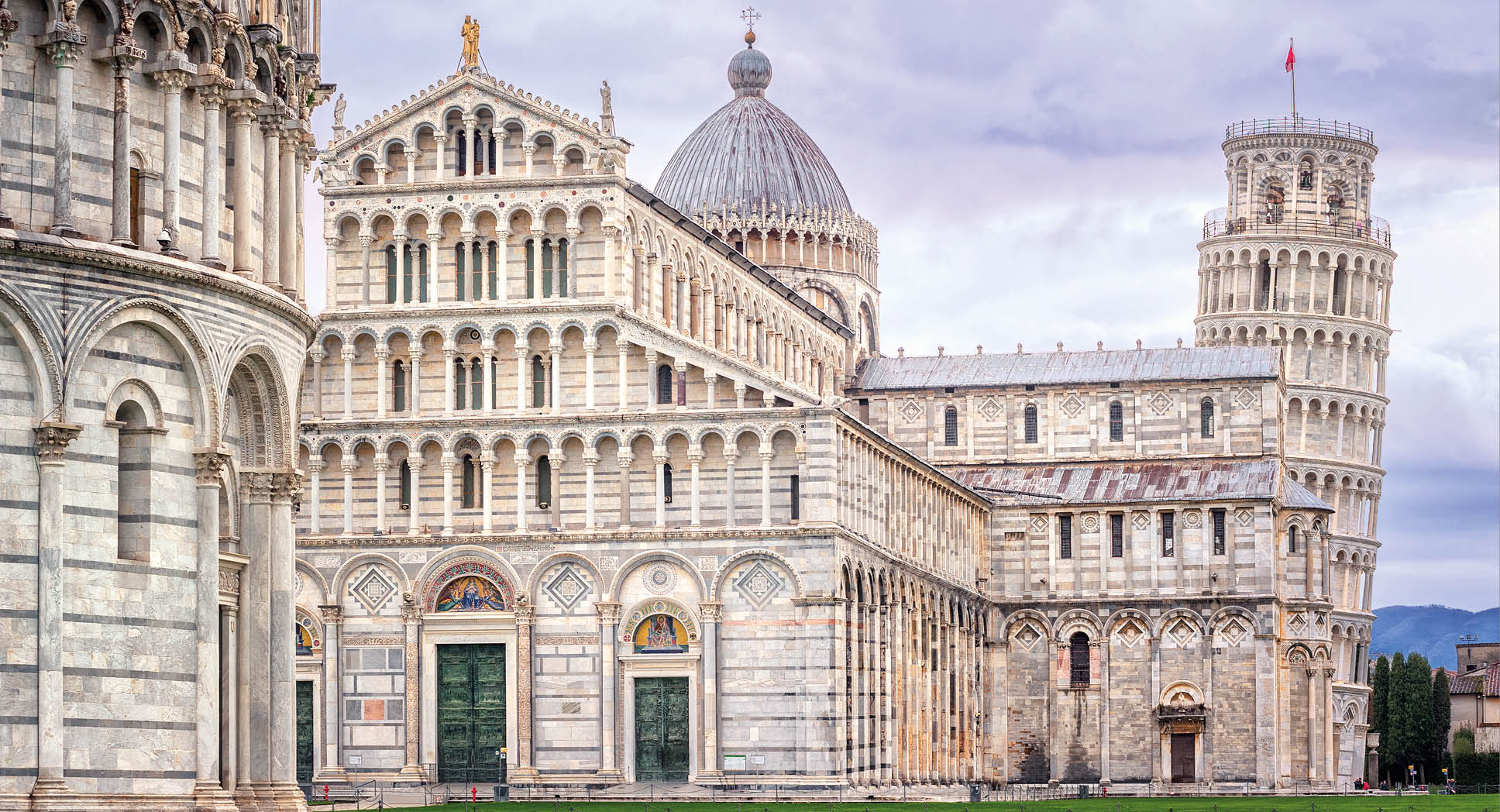 The leaning tower of Pisa on Piazza dei Miracoli, Pisa, Italy