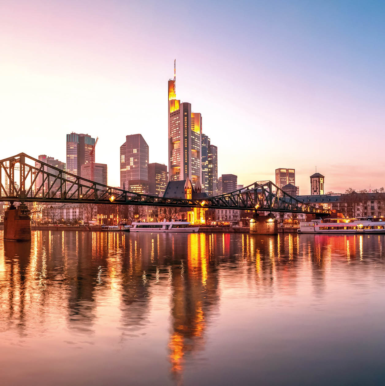 Frankfurt am Main, Skyline zur blauen Stunde