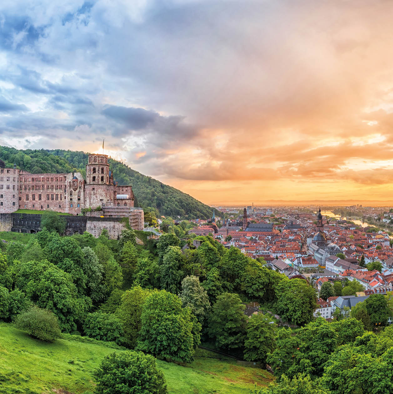Aerial panoramic cityscape of Heidelberg on sunset, Baden-Wurttemberg, Germany“n