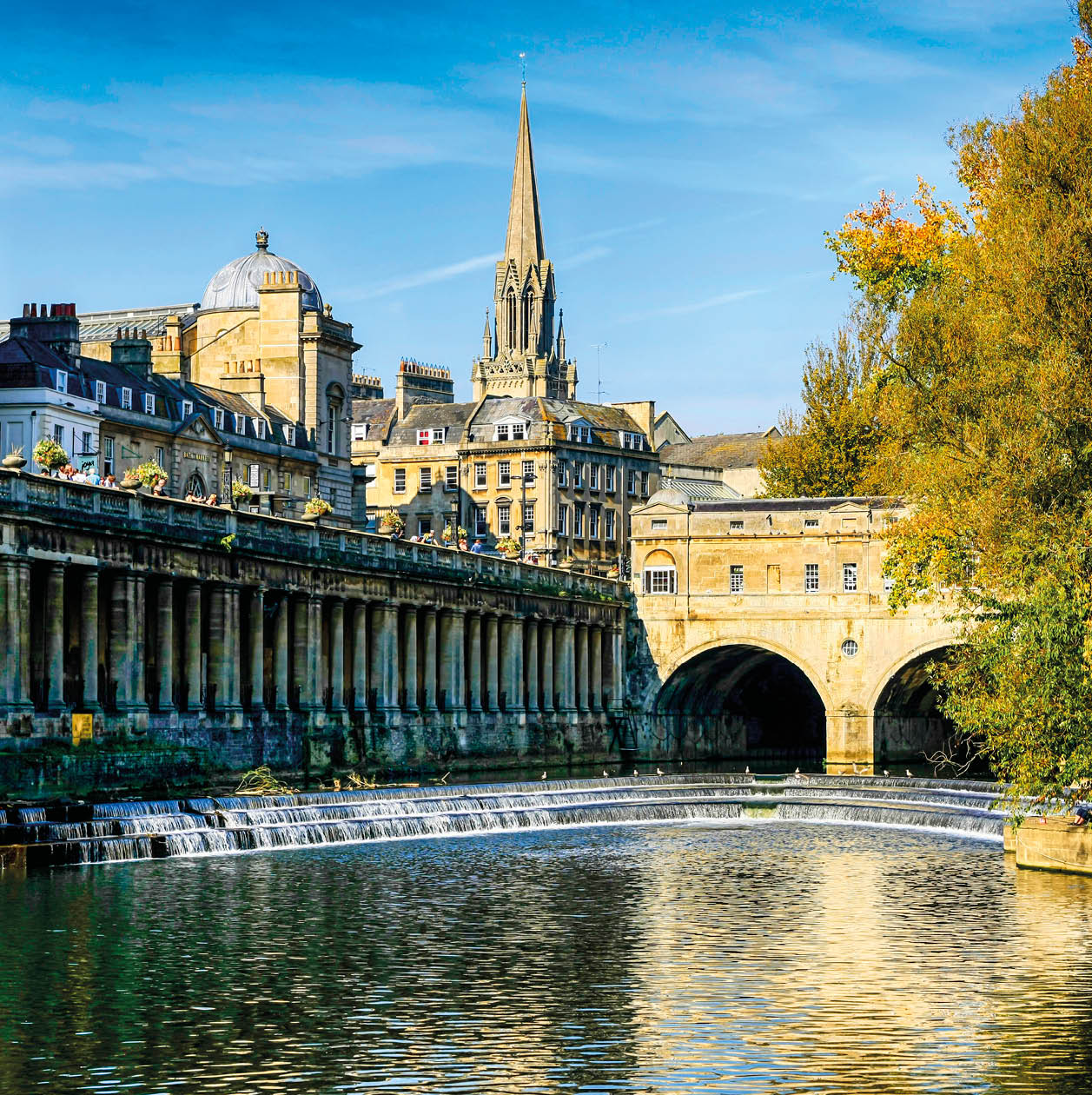River Avon and Pultney Bridge in Bath, UK